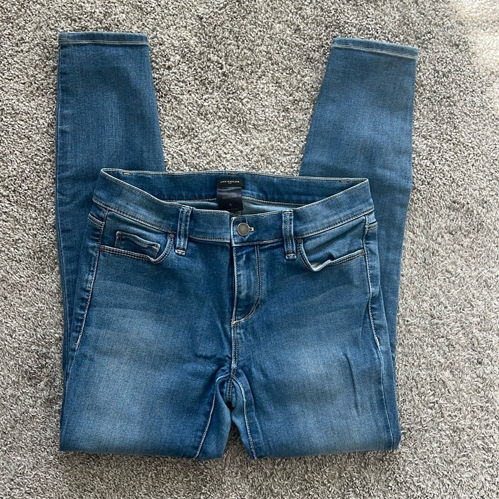 Ann Taylor Modern Skinny Jeans size 4
